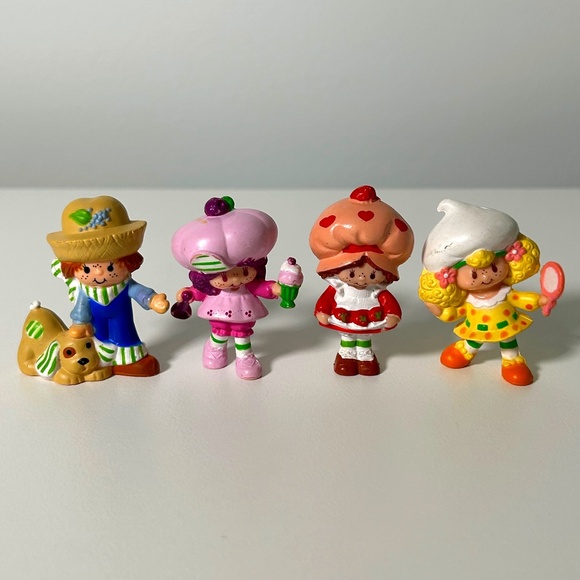 Vintage 80s Strawberry Shortcake Figurines Vinyl Set of 4 (zz28) - Picture 1 of 6